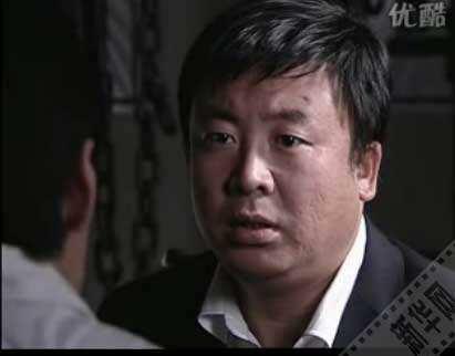 通緝犯出逃改頭換面變身知名演員！曾因《潛伏》榮獲國劇盛典最佳男配角