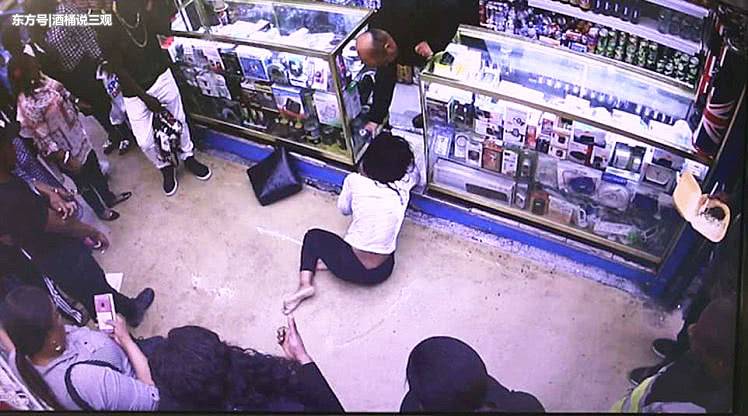 女孩在公交車上遭陌生人潑硫酸 沖進士多店猛灌6瓶水