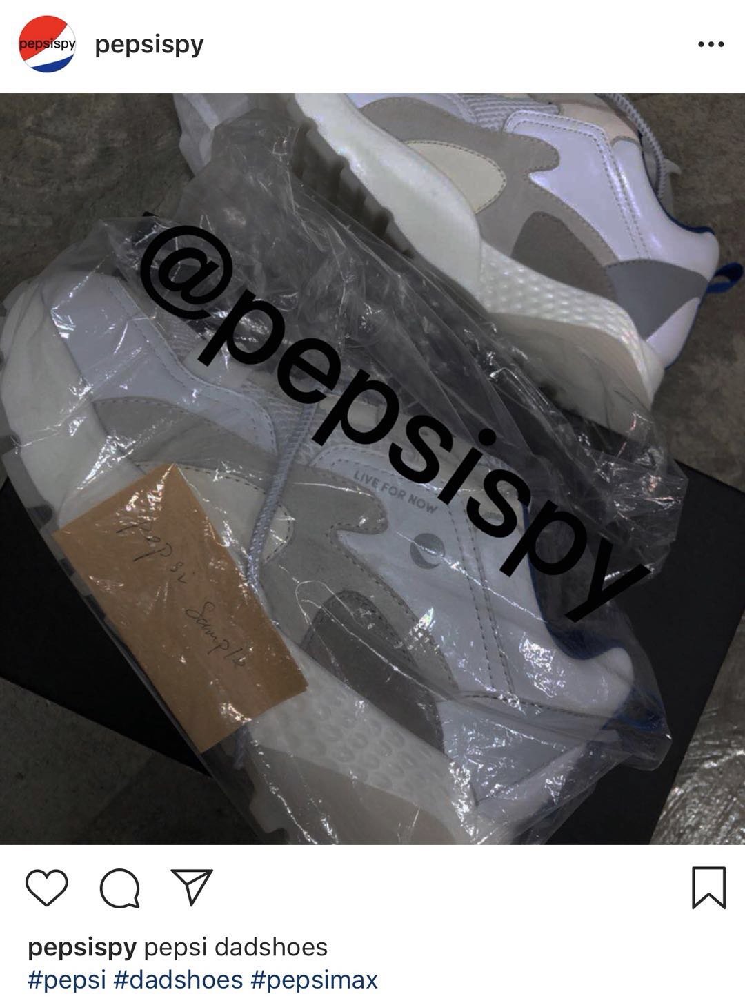 諜照都說丑，發售搶成狗，百事可樂要出球鞋了？！