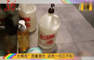 記者暗訪理發師戴手套洗頭內幕曝光:不敢用手碰+皮膚會裂開