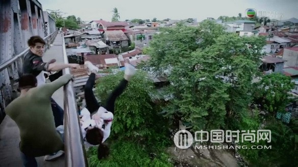 tvb港劇兄弟第17集劇情：天行得悉陳鈴愛(ài)上鐵男 萬(wàn)祺要脅斯婷非凡