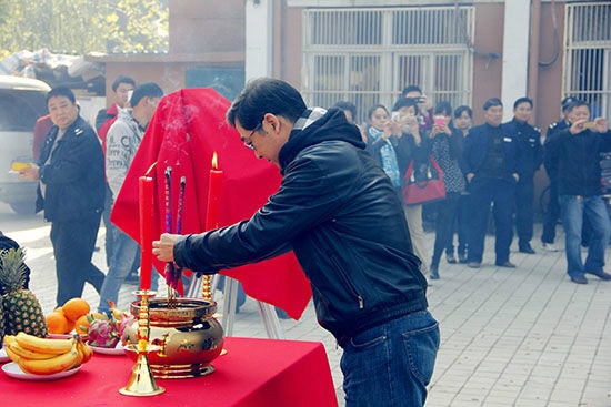 http://www.newswatch247.com/pics/default/download/1229ced2e4b3b17172e851ca7db3942d.jpg
