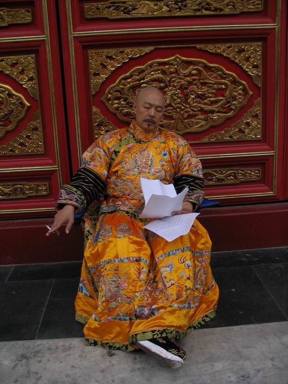 http://www.newswatch247.com/pics/default/download/138903124abfdeb56f1cf0ed67c2d32b.jpg