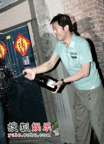 http://www.newswatch247.com/pics/default/download/19d03c264a1169cbe3703bb040ec0950.jpg