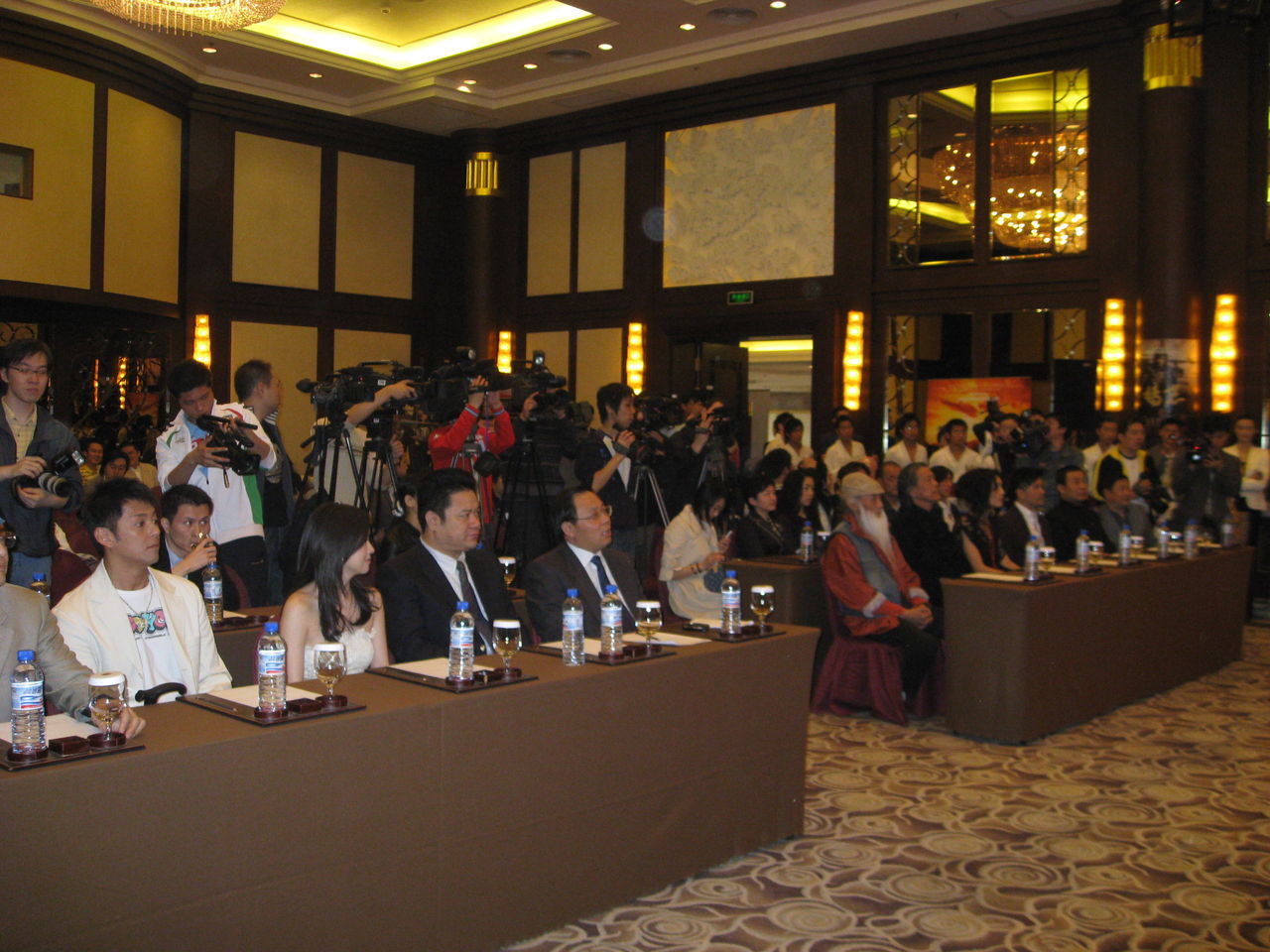 http://www.newswatch247.com/pics/default/download/1c1106eee74c2193204f1f02cc7fffeb.jpg