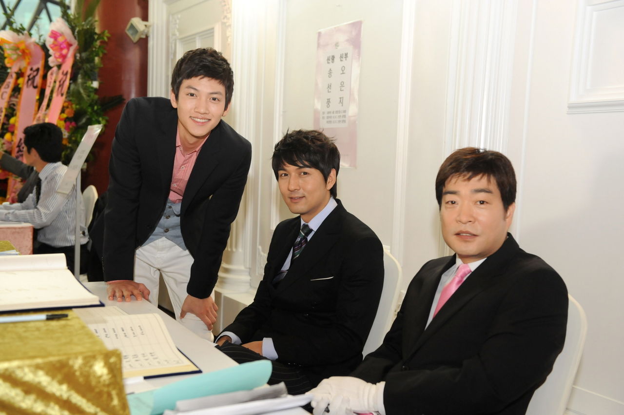http://www.newswatch247.com/pics/default/download/37b8e344f134d90262cf37d05389c235.jpg