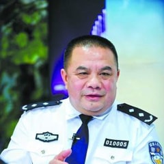 何靖?