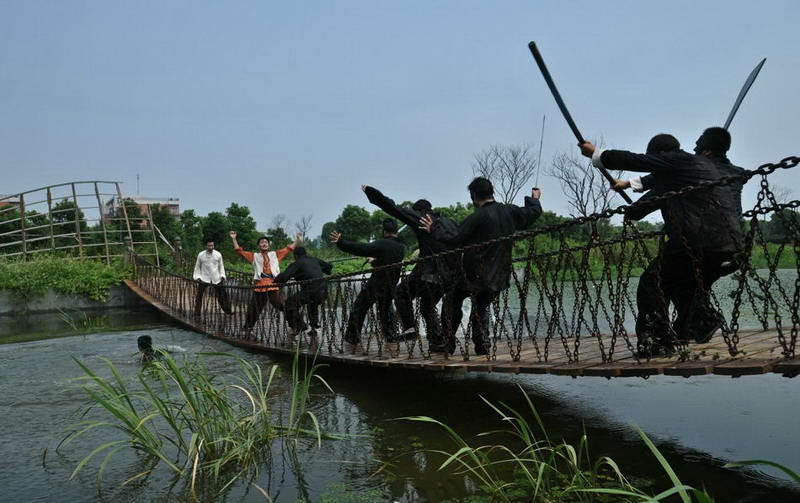 http://www.newswatch247.com/pics/default/download/40b389dbb1f0748d724ddd0a96553c35.jpg