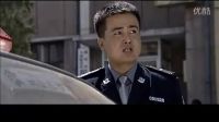 黑社會糾結小混混圍堵警察局，公安局長發飆，霸氣開壓路機驅趕！
