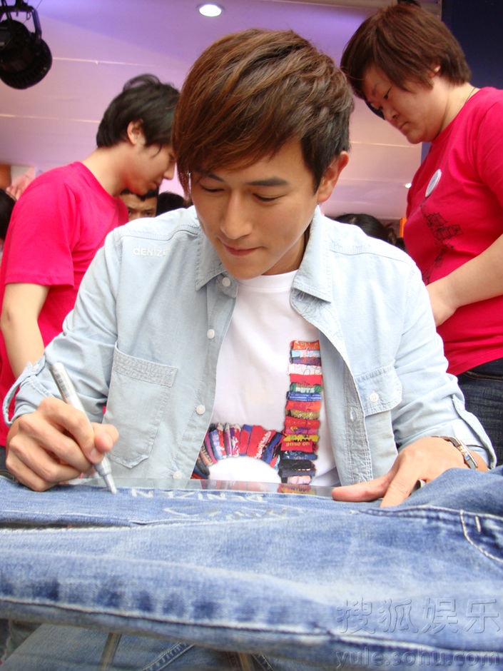 http://www.newswatch247.com/pics/default/download/4bdd2326753d6a7fe44b46f8c95dab2e.jpg