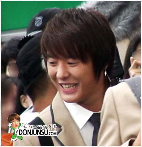 http://www.newswatch247.com/pics/default/download/5e9954a51fe8a485e25ae44e804b811f.jpg