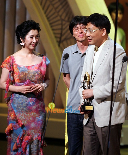 http://www.newswatch247.com/pics/default/download/7e32206a1267045c139406737ec520d3.jpg