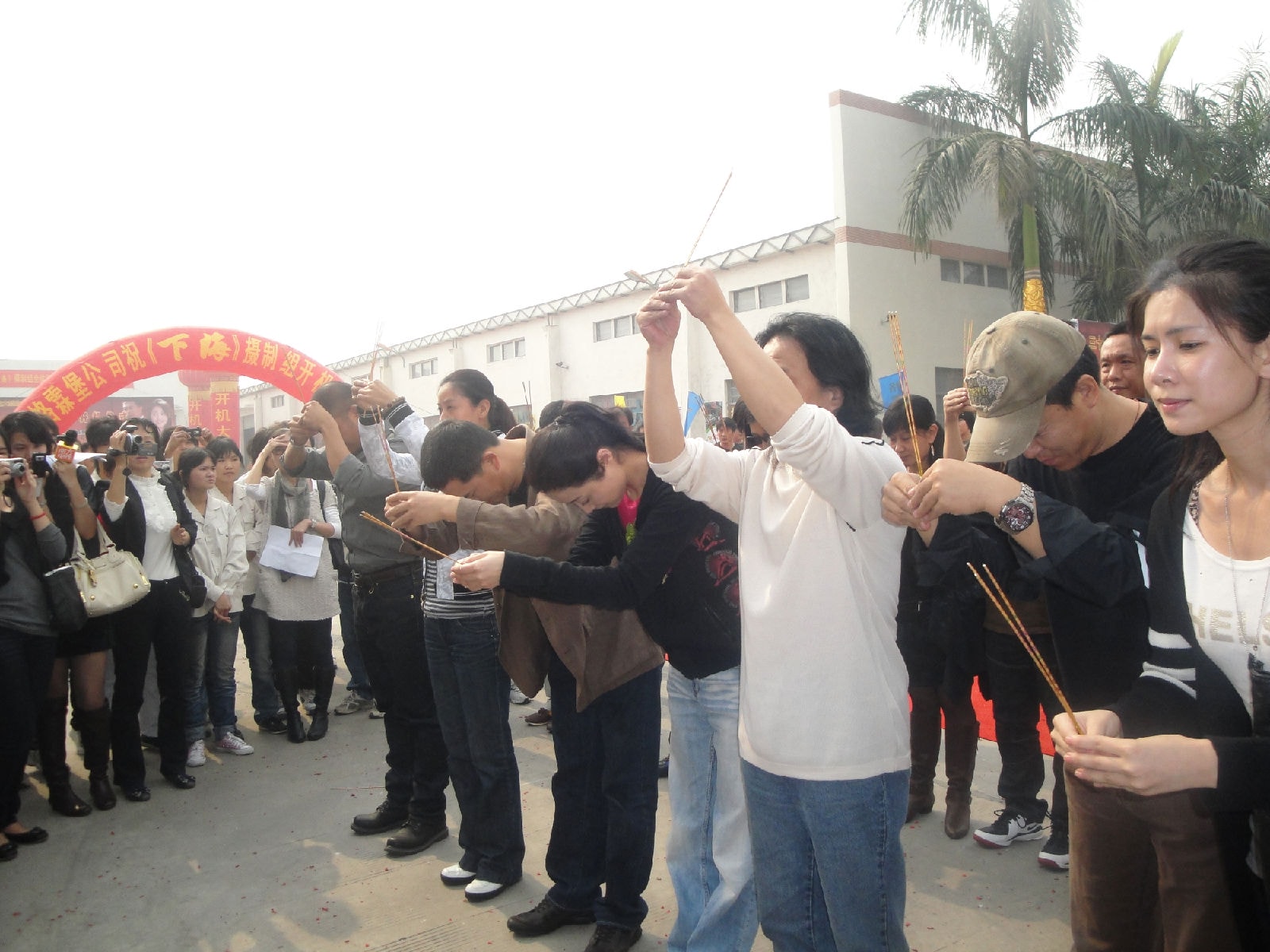http://www.newswatch247.com/pics/default/download/c3e5aee8c9d7370e3181eddc17182fc2.jpg