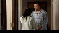 農村小伙假裝物業敲門，發現自己的老婆和別的男人在一起