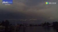 實(shí)拍暴風(fēng)雨天氣閃電穿過天空 線條跳動(dòng)好似心電圖_標(biāo)清