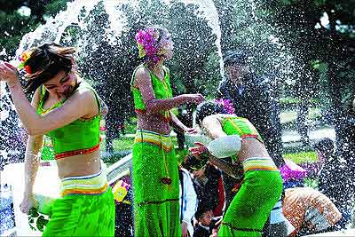 http://www.newswatch247.com/pics/default/download/e9320e4c84b21af06348aefe36f15adc.jpg