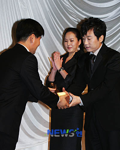 http://www.newswatch247.com/pics/default/download/e9f8e3bc8bec5e5e2c8a1fc0d7ceef33.jpg