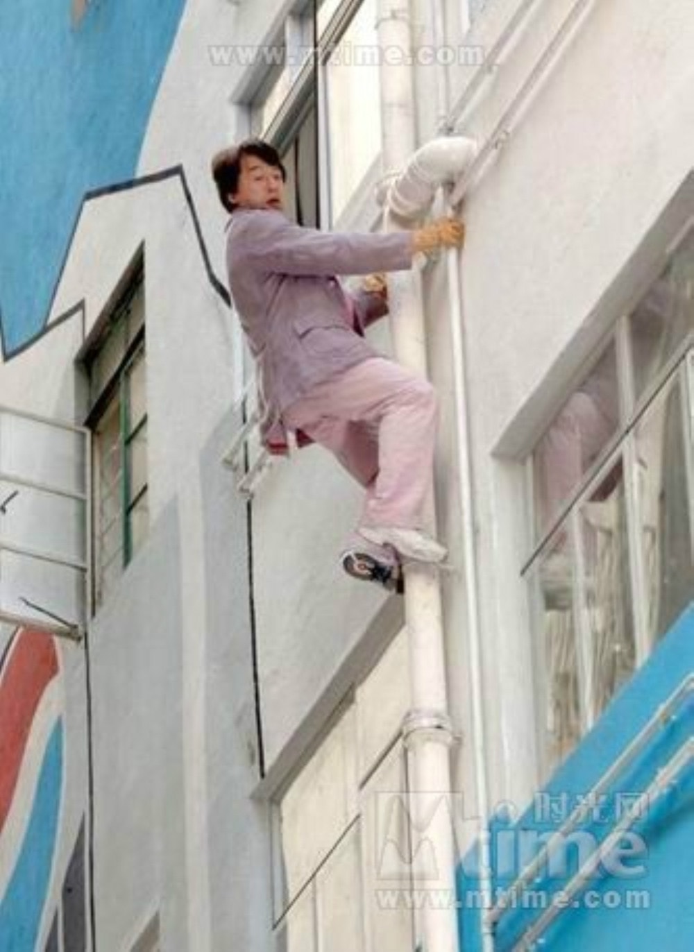 http://www.newswatch247.com/pics/default/download/edc4fe0feb4610c4093a348a77f828cf.jpg