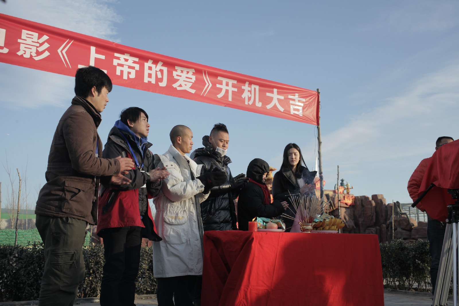 http://www.newswatch247.com/pics/default/download/f1fbfa6bb4eef21a506863d17de48b2b.jpg