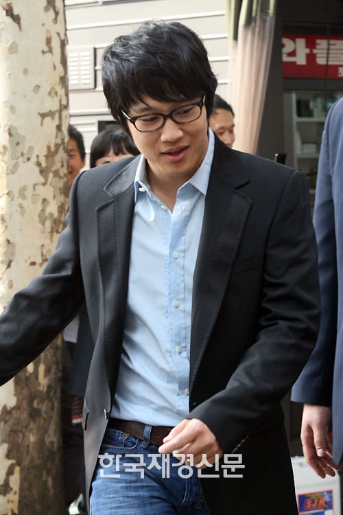 http://www.newswatch247.com/pics/star/pic/006424f5c1ca5005524fbd8a74c201e3.jpg