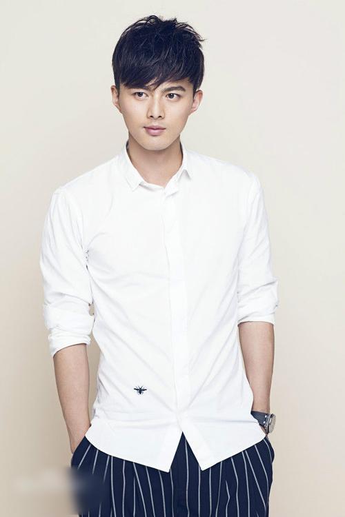http://www.newswatch247.com/pics/star/pic/018d85bd53e8dbe9f7cbe64442645aa5.jpg