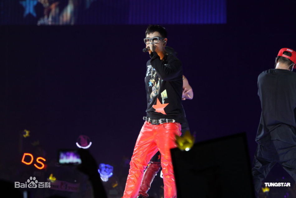 http://www.newswatch247.com/pics/star/pic/02ad67102a58312469fb8316318caef0.jpg