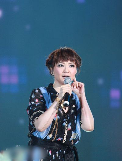 http://www.newswatch247.com/pics/star/pic/0305b32cecd481658adda8037b62fdf3.jpg