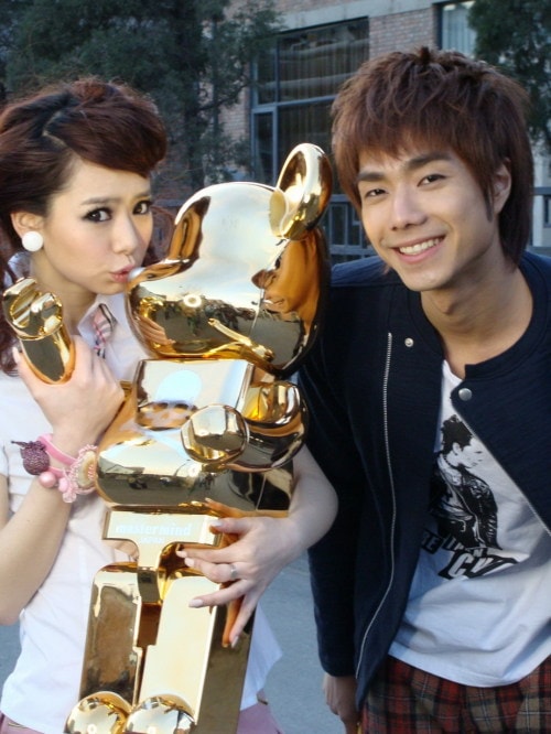 http://www.newswatch247.com/pics/star/pic/03b270c6dc2f3f0e205bde7f89340196.jpg
