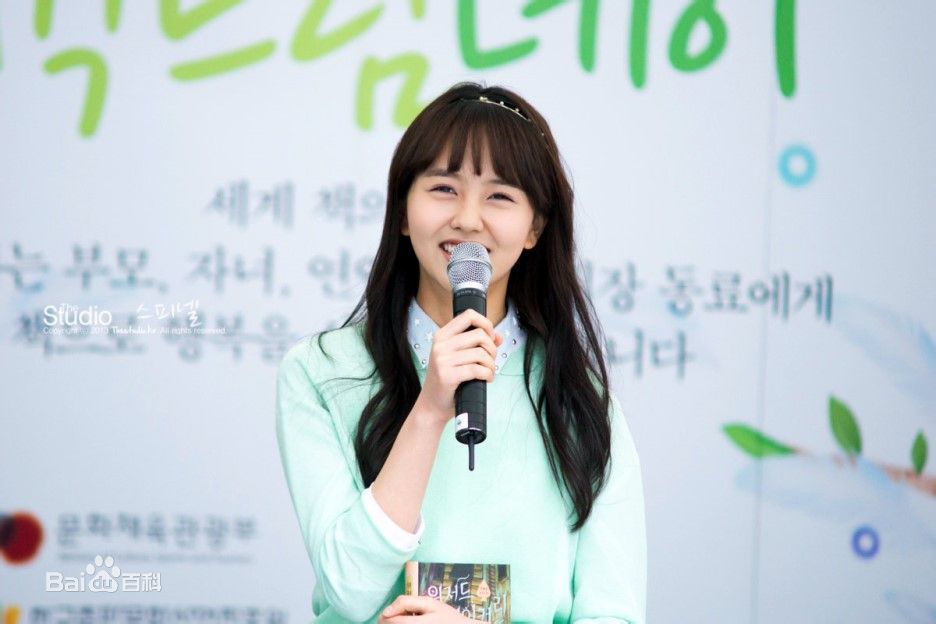 http://www.newswatch247.com/pics/star/pic/0446205ed286a0c31fb3a199a52dd5cd.jpg
