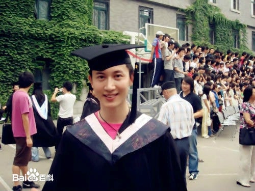 http://www.newswatch247.com/pics/star/pic/065d7ea9c090c1c21e5f53f96cad4aee.jpg