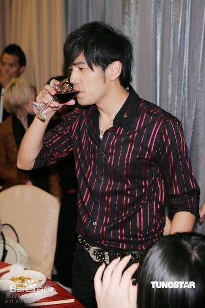 http://www.newswatch247.com/pics/star/pic/078d3d2051cca580fdf55b2f0ed78546.jpg