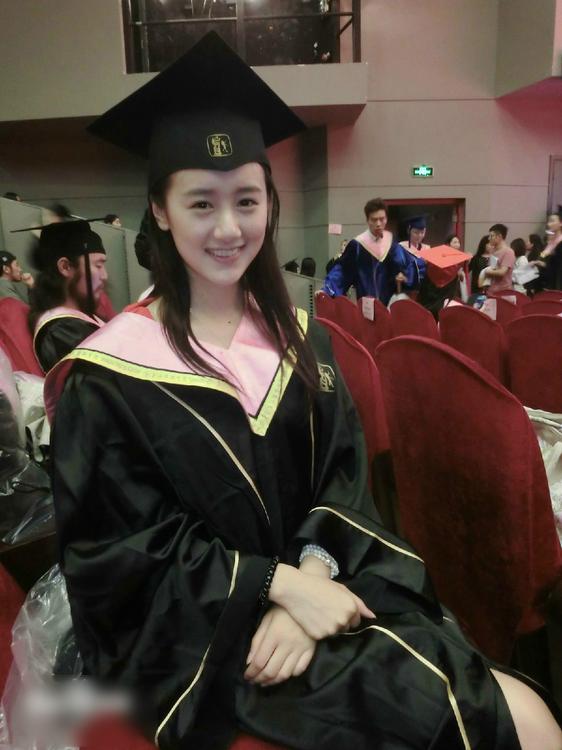 http://www.newswatch247.com/pics/star/pic/0909be3685bba6e818b5bee534d609a8.jpg