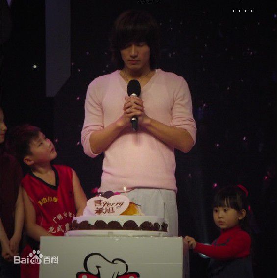 http://www.newswatch247.com/pics/star/pic/0a311c00dccfb95e738daf480c04abae.jpg