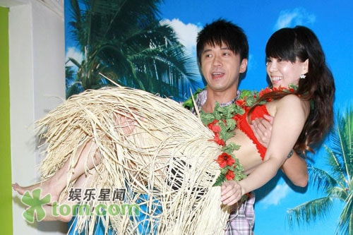http://www.newswatch247.com/pics/star/pic/0aac6a97e7f346f1edeb01bfaa283ff4.jpg