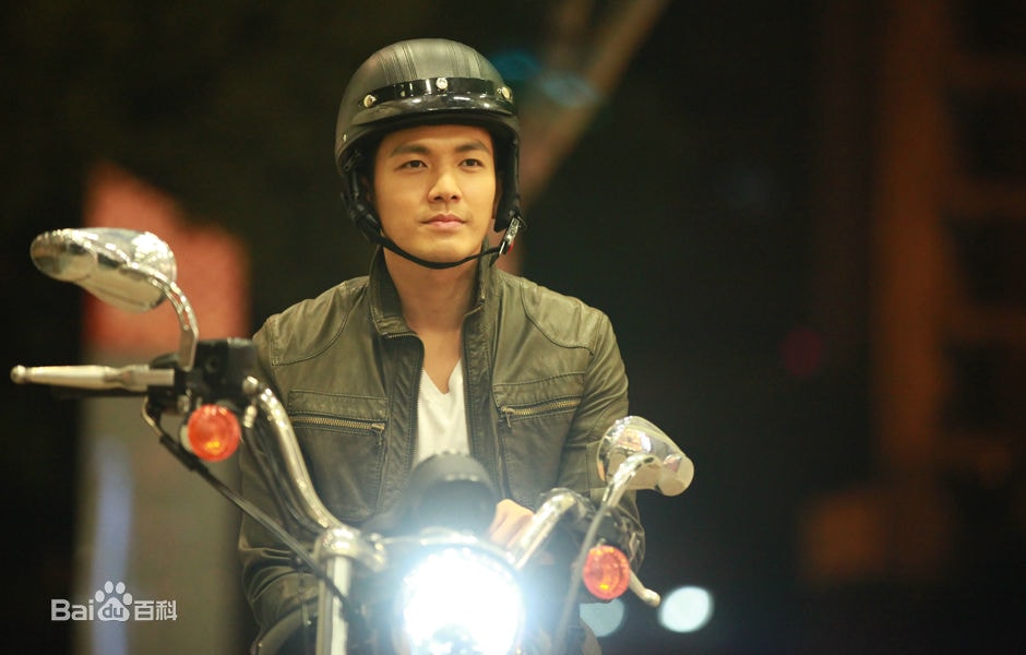 http://www.newswatch247.com/pics/star/pic/0baf1572ab2e51ddb60ea7fb9e5cb14b.jpg