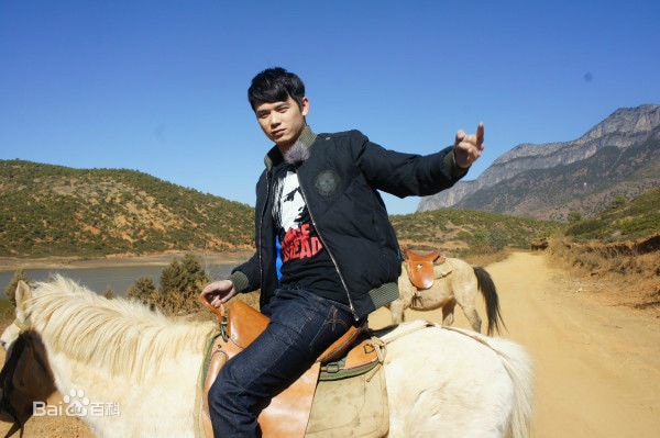 http://www.newswatch247.com/pics/star/pic/0be92e0c77da38ea9060a59a2a5037ae.jpg