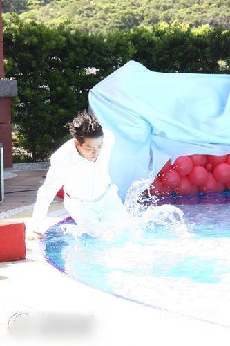 http://www.newswatch247.com/pics/star/pic/0c0bce61a92266fc8666f7df7c51a4aa.jpg