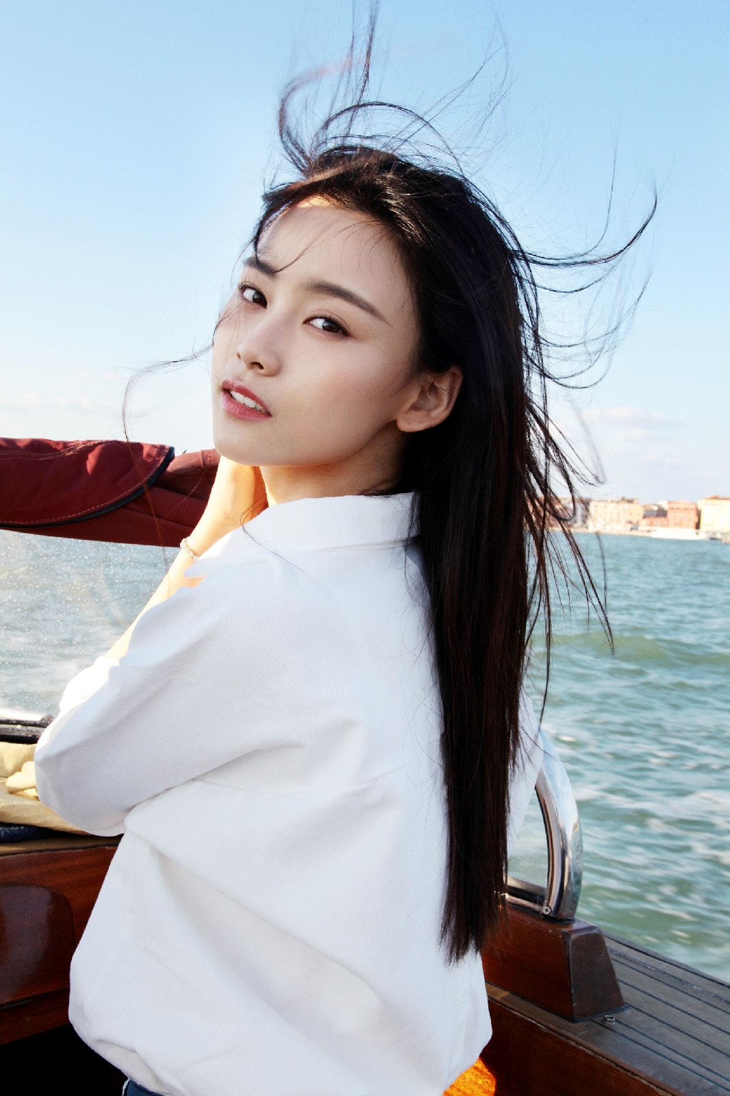 http://www.newswatch247.com/pics/star/pic/0c1606eb9e47d80d5a038e846e4f0f96.jpg