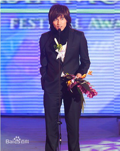 http://www.newswatch247.com/pics/star/pic/0d31fabc33e30d4bbafa51deeb25e70a.jpg