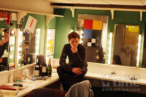 http://www.newswatch247.com/pics/star/pic/0de3045f7e11371cf9697af59be90707.jpg