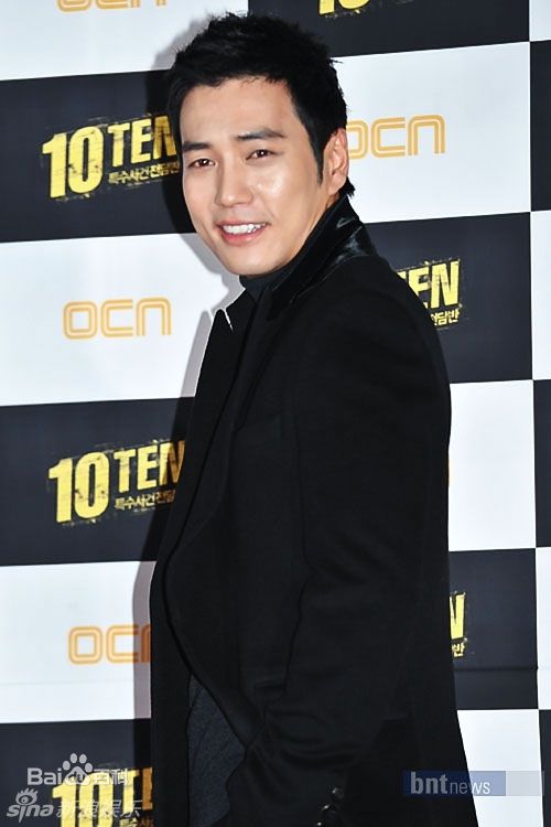 http://www.newswatch247.com/pics/star/pic/0e4e573f48c6e60fbffda879c0b960bd.jpg