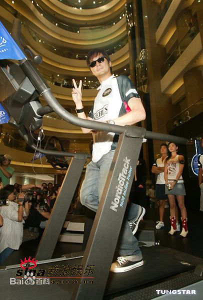 http://www.newswatch247.com/pics/star/pic/0e7d5f3f636bf5019ff750f4f548ee5b.jpg
