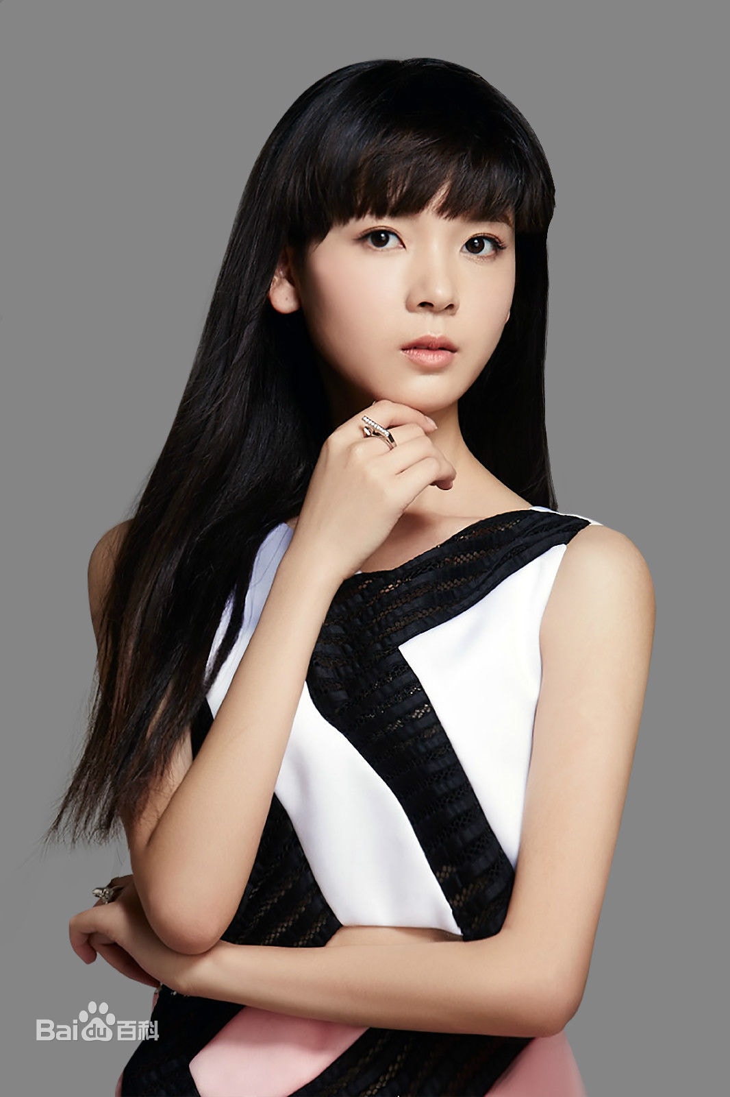 http://www.newswatch247.com/pics/star/pic/0f39d0e5eb30ef213f5a9a103a65a8d9.jpg