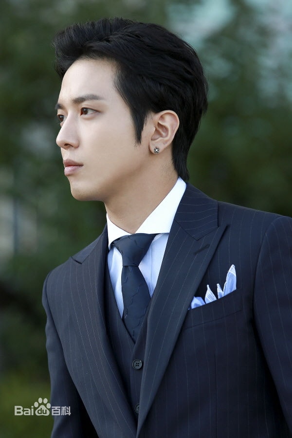 http://www.newswatch247.com/pics/star/pic/103ec3af369701e3b5e1cc1e2448804f.jpg