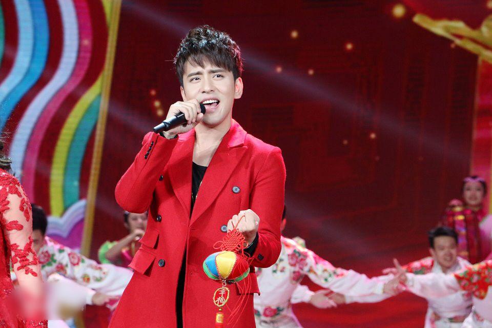 http://www.newswatch247.com/pics/star/pic/1082f1a0cffe27cfd45f58c84539184d.jpg
