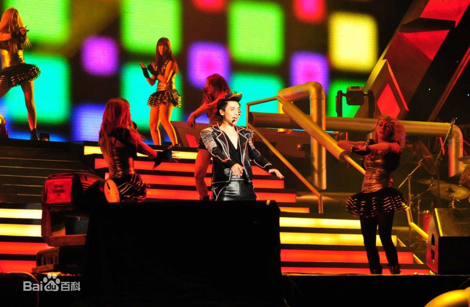 http://www.newswatch247.com/pics/star/pic/10d925f05fb4cb11e5eef1c3b57bc8aa.jpg