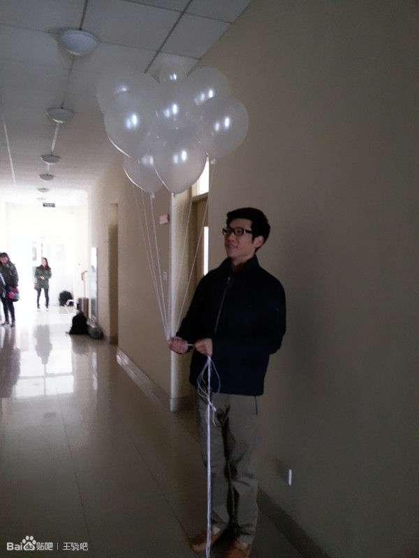 http://www.newswatch247.com/pics/star/pic/1129/4af510b78bc3b8ebe533919da710.jpg