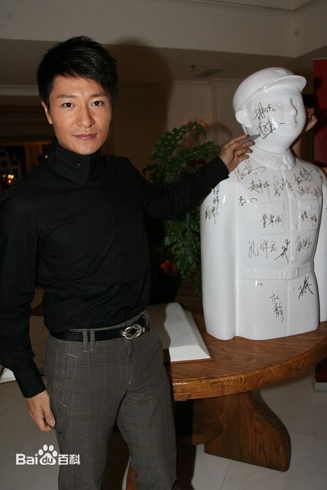 http://www.newswatch247.com/pics/star/pic/11dcbe1fe4fccd8bd8d2ad3f8f0cffb3.jpg