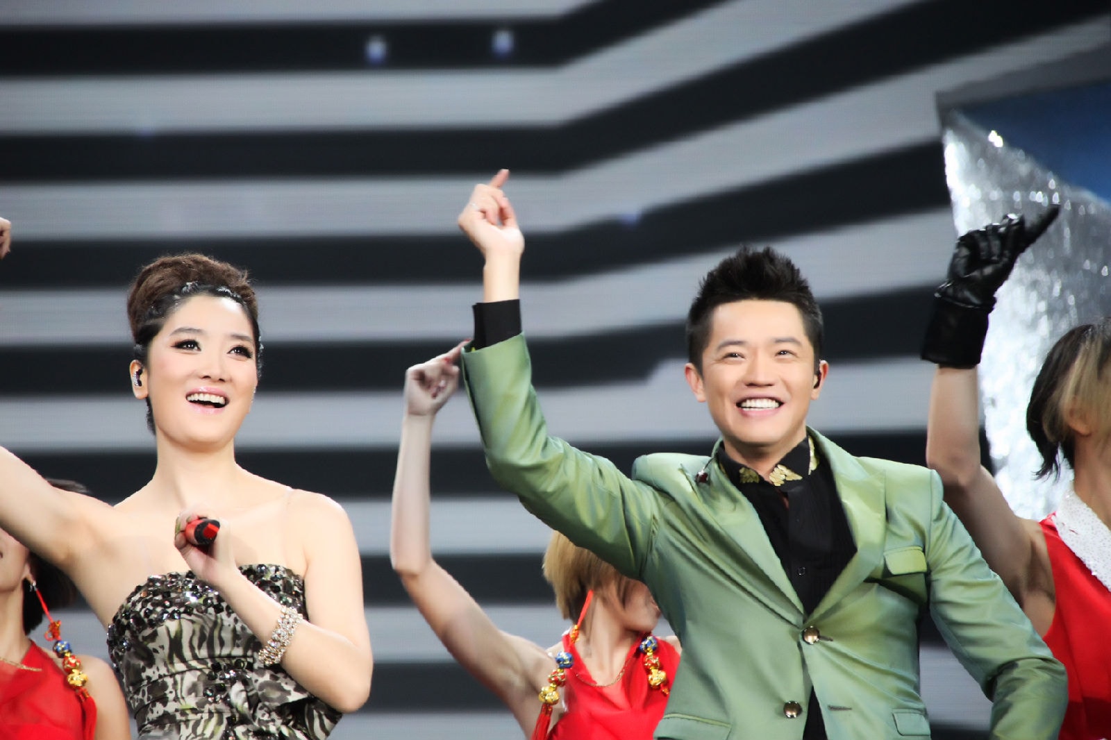http://www.newswatch247.com/pics/star/pic/12d50fd2ebf4d3db6a2983d9c609b9aa.jpg