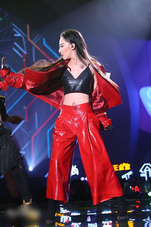 http://www.newswatch247.com/pics/star/pic/12fc3fd187bc9e2edba664f922640f82.jpg
